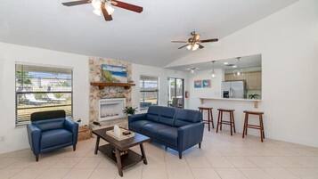 Smart-TV, Bücher, Arbeitsbereiche