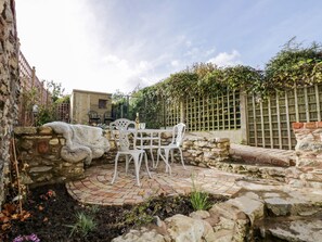 Terrace/patio - Tannery Cottage (Much Wenlock)