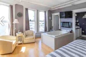 1 bedroom, WiFi - Penthouse in a harbourfront heritage building (Saint John)