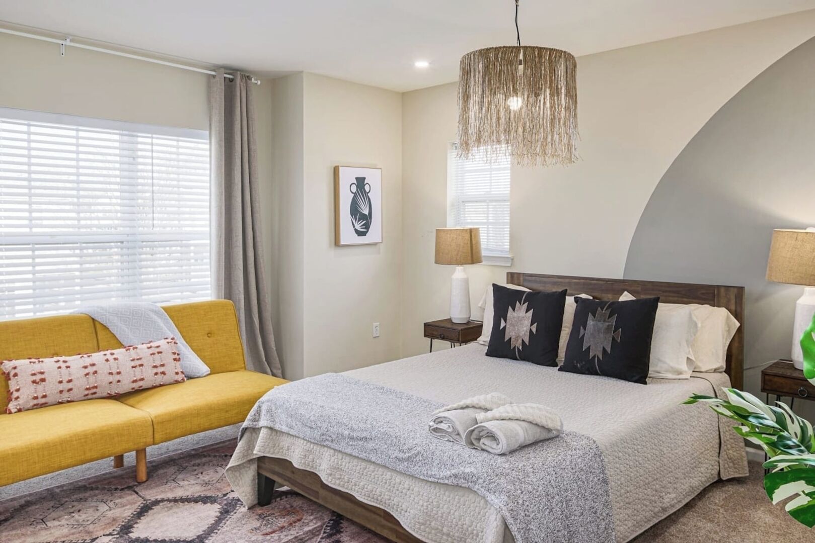 3 bedrooms, iron/ironing board, WiFi, bed sheets