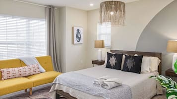 3 bedrooms, iron/ironing board, WiFi, bed sheets