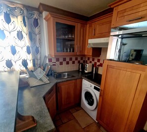 Fridge, microwave, oven, coffee/tea maker