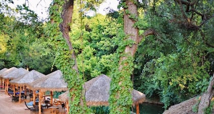 #21Son’s Rio Cibolo Deluxe Safari Cabin