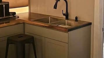 Fridge, microwave, stovetop, coffee/tea maker