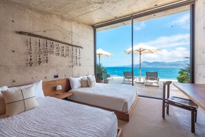 5 bedrooms, desk, iron/ironing board, travel cot