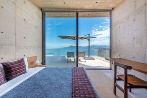 5 bedrooms, desk, iron/ironing board, travel crib