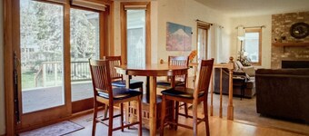 Lovely, Spacious 5 Bedroom Home near Twin Cities