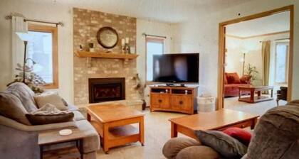 Lovely, Spacious 5 Bedroom Home near Twin Cities