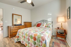 1 bedroom, desk, WiFi, bed sheets