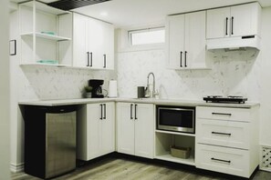 Private kitchen - Versatile Cozy Oasis for Travelers (Waterloo)
