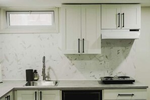 Private kitchen - Versatile Cozy Oasis for Travelers (Waterloo)