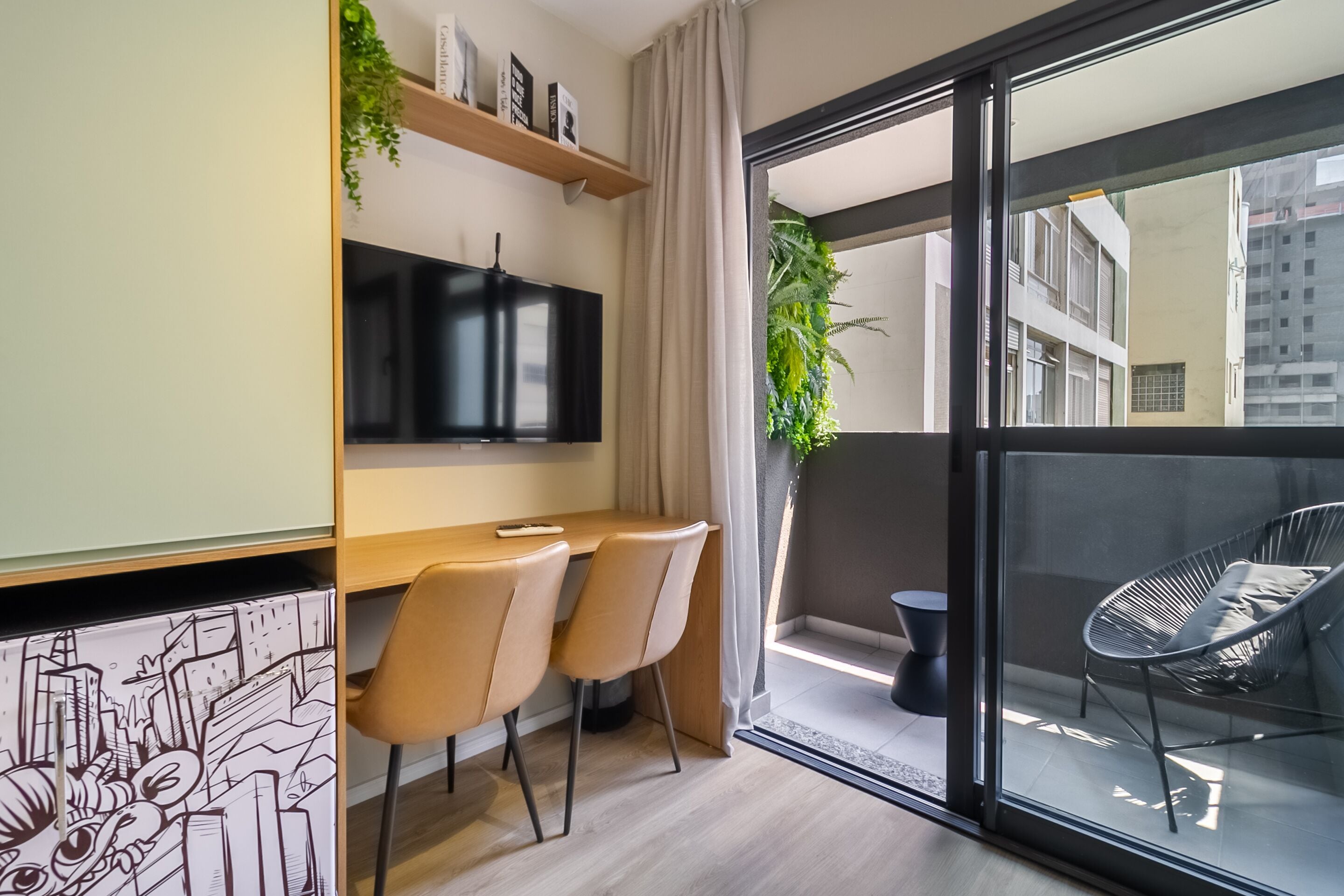 Studio – standard (454331) | Oppholdsområde | En 32-tommers smart-TV med digitale kanaler