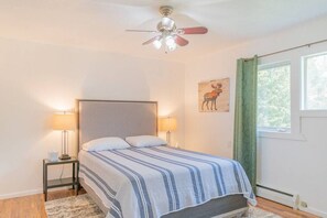 2 bedrooms, desk, iron/ironing board, travel crib