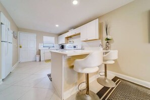 Private kitchen - Oceanfront 2Bed 2Bath lovely Condo (Indian Shores)