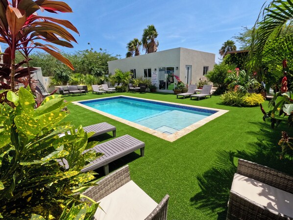Pool - Tu Paraíso Tropical, Terraza y Piscina Soleada, Bañera con Hidromasaje (Noord)