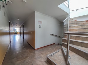 Handrails in stairways - Hotel Casa Baquero  (Bogotá)