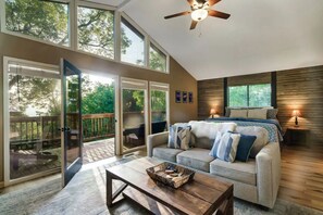 Smart TV, fireplace, DVD player, table tennis - Holiday Haven! GameRm, Firepit, HotTub, 5 BD, Bears! Mins to Downtown +Park +Ski (Gatlinburg)