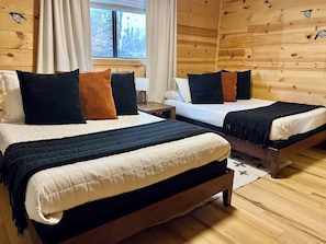 5 habitaciones, escritorio y tabla de planchar con plancha 