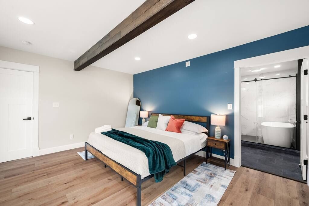 3 Schlafzimmer, Schreibtisch, Bügeleisen/Bügelbrett, Reisekinderbett