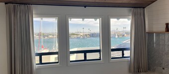 Luxury waterfront! The Pagoda Beach House