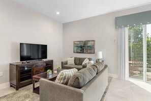 TV - Fantastic 4 Suites Villa 5 min to Disney (Kissimmee)