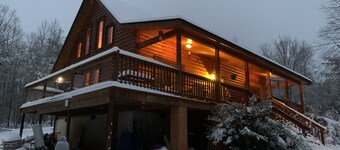 NEW Luxury Cabin in Green River Highlands 5 minutes to TIEC-Private/Gated