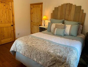 3 slaapkamers, een bureau, een strijkplank/strijkijzer, gratis wifi