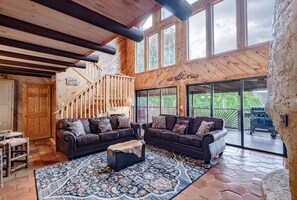 Smart TV, chimenea y videojuegos