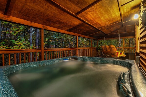 Tina de hidromasaje al aire libre