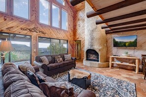 Smart TV, chimenea y videojuegos