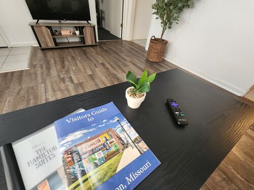 Dorothy - Apartment suite in Hamilton, MO!
