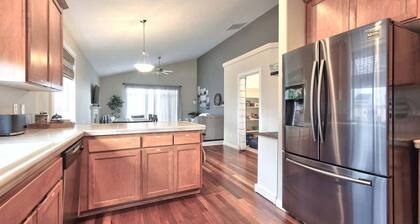 Wine Down - Carlton Month+ Stay - Walk to Main St