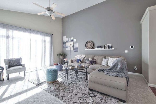 Smart TV, fireplace, table football, offices - Wine Down - Retreat in wine country (Carlton)