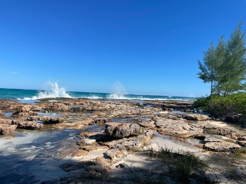 Villa De La Rose - A Stylish Escape! Enjoy sunset dinners.