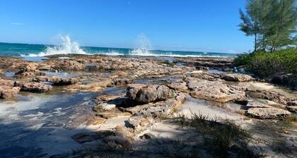 Villa De La Rose - A Stylish Escape! Enjoy sunset dinners.