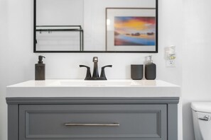 Shower, hair dryer, towels, soap - Skye's Dome - A relaxing getaway (Debert)