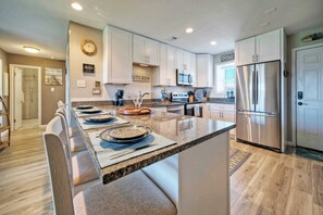 Interior - 2BR Condo w/ Gulf Views, 2 Pools, Courts Blue Water Bliss by Avantstay (Port Aransas)