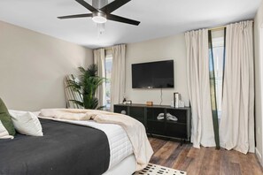 3 habitaciones, tabla de planchar con plancha y ropa de cama