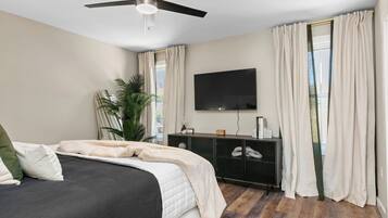 3 bedrooms, iron/ironing board, bed sheets