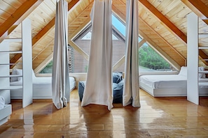 7 bedrooms, iron/ironing board