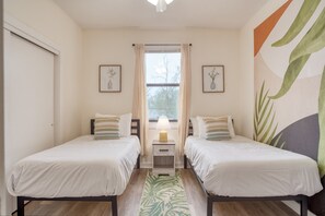 House (2 Bedrooms) | 2 bedrooms, desk, iron/ironing board - Bonnie by Avantstay Great for Longer Stays, 12 Min to Downtown (Austin)