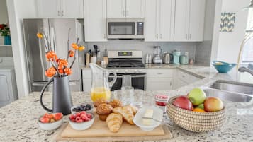 House (2 Bedrooms) | Private kitchen | Fridge, microwave, oven, stovetop