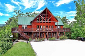 Front of property - Wilderness Rush by Avantstay Hot Tub + Views (Sevierville)