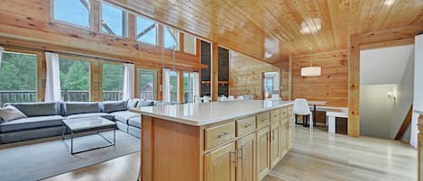 House (5 Bedrooms) | Interior