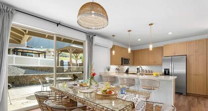 Makaha Villa by Avantstay Mountain + Ocean Views