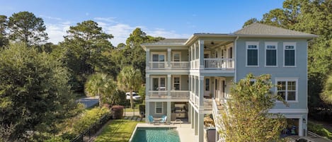 House (5 Bedrooms) | Exterior