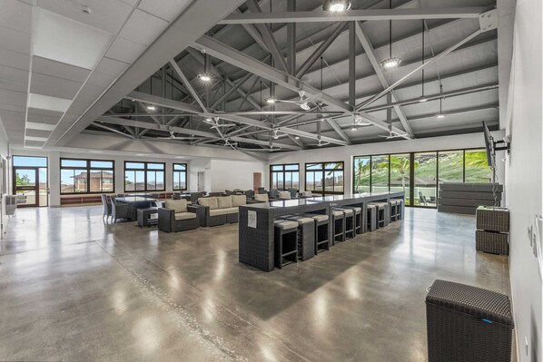 A spacious indoor area with high ceilings, large windows, and modern furniture. - 'olu'olu by Avantstay Single-story Home by Ocean (Waianae)