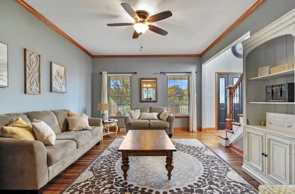 TV connectée, cheminée, jeux vidéo, baby-foot