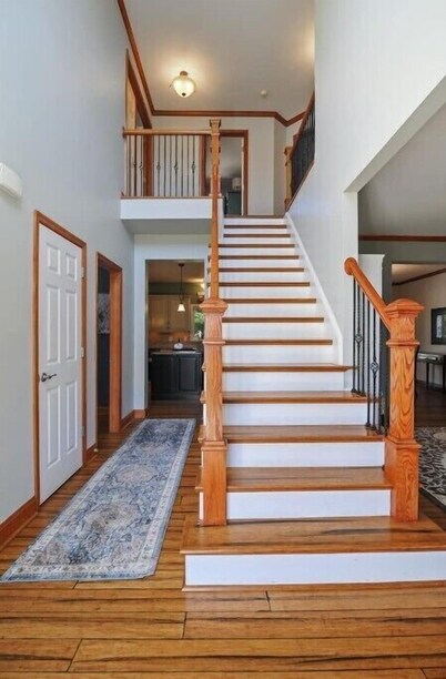 Spacious 5 Bedroom w/Pool, Patio and Theater

