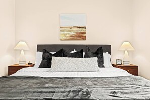 1 dormitori, escriptori, planxa i posts de planxar i wifi gratuïta 